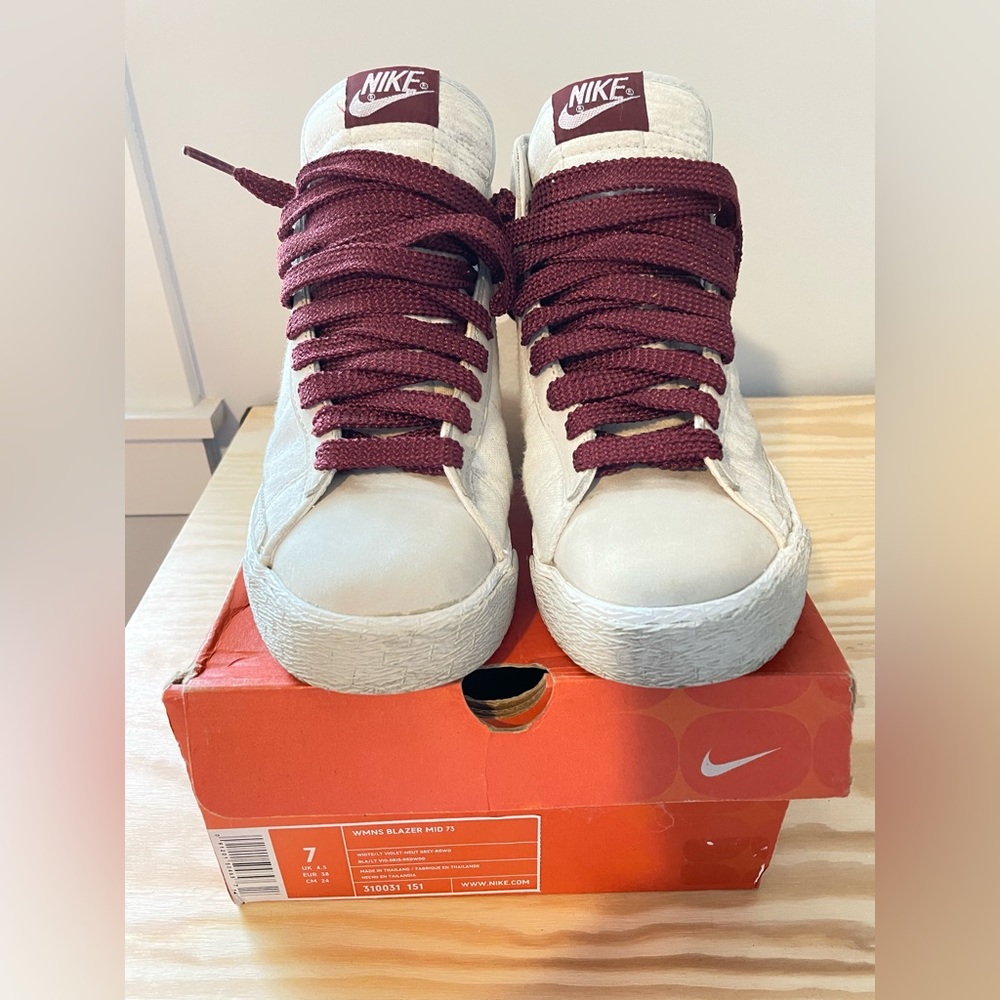 Women’s Nike dunks mid
